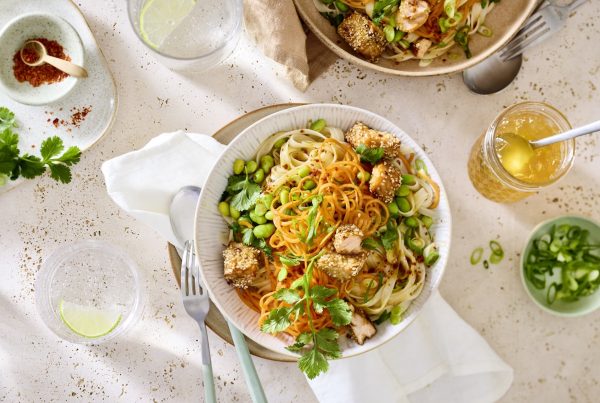 Glasnudel-Bowl mit Quittenlachs (glutenfrei)